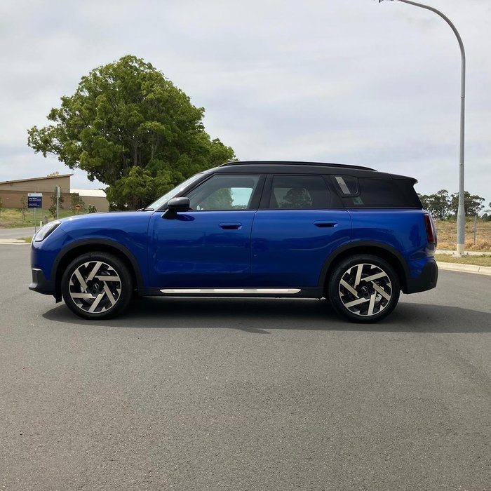 2025 MINI Countryman C Favoured