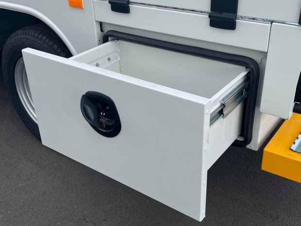 2025 Isuzu NLR 45-150