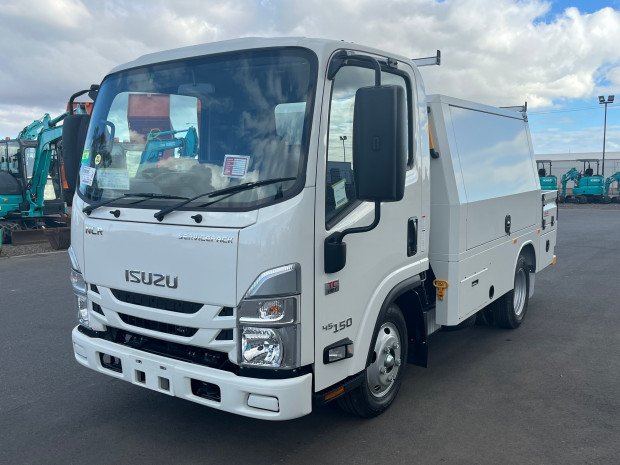 2025 Isuzu NLR 45-150