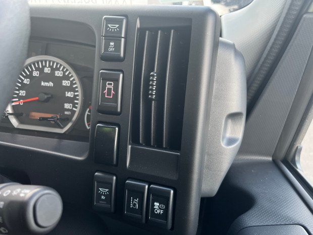 2025 Isuzu NLR 45-150