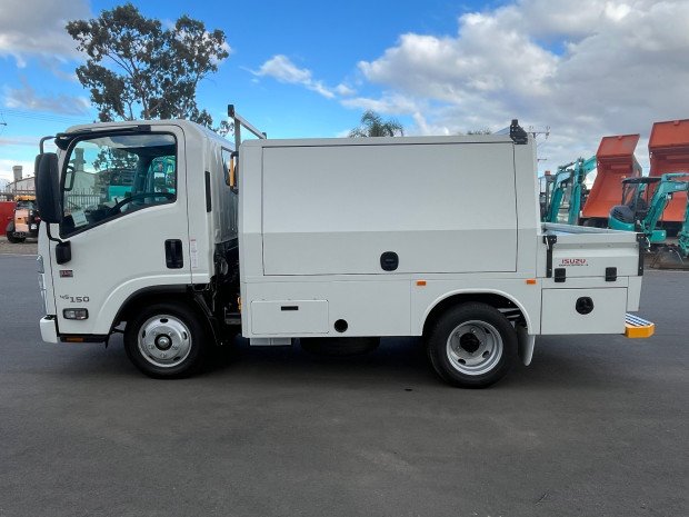 2025 Isuzu NLR 45-150