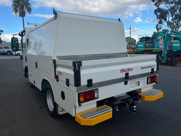 2025 Isuzu NLR 45-150