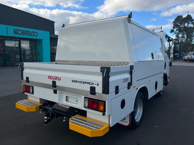 2025 Isuzu NLR 45-150
