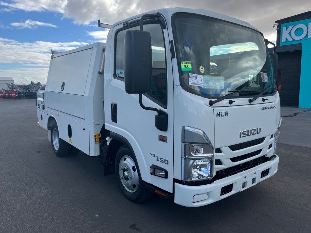 2025 Isuzu NLR 45-150