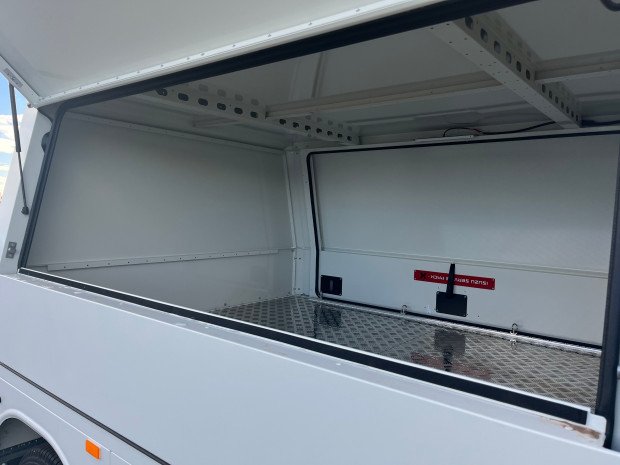 2025 Isuzu NLR 45-150