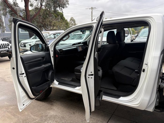 2016 Toyota Hilux SR