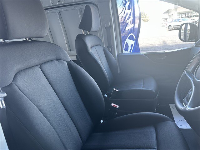 2025 HYUNDAI STARIA US4.V3 STARIA LOAD 2S 2.2D TSWING AT CREAMY WHITE