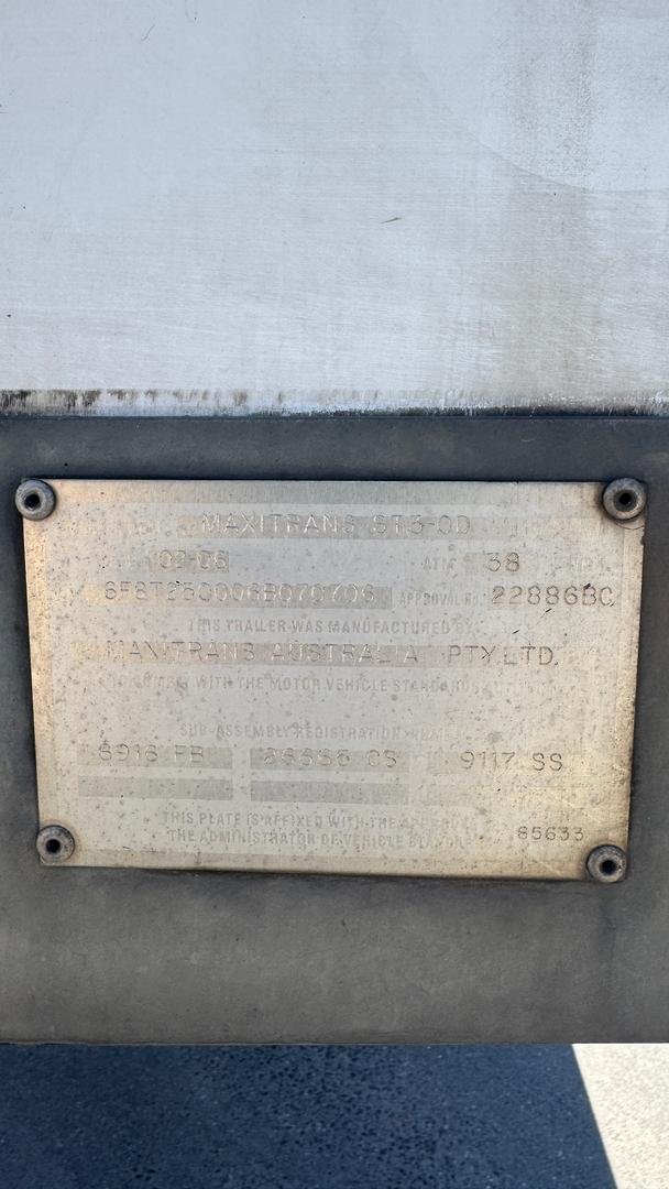 2006 Maxi Trans 24P Freezer Van White