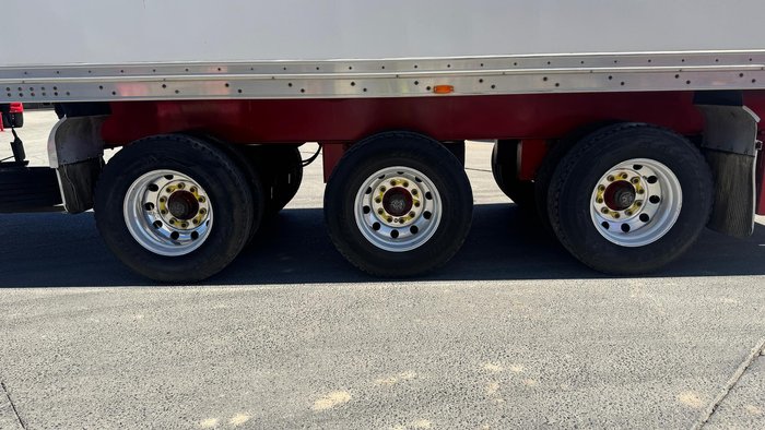 2006 Maxi Trans 24P Freezer Van White