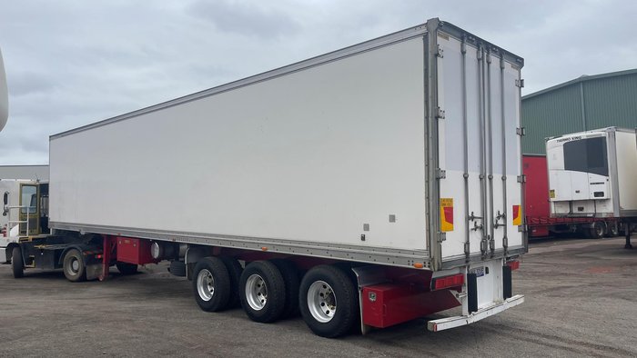 2006 Maxi Trans 24P Freezer Van White