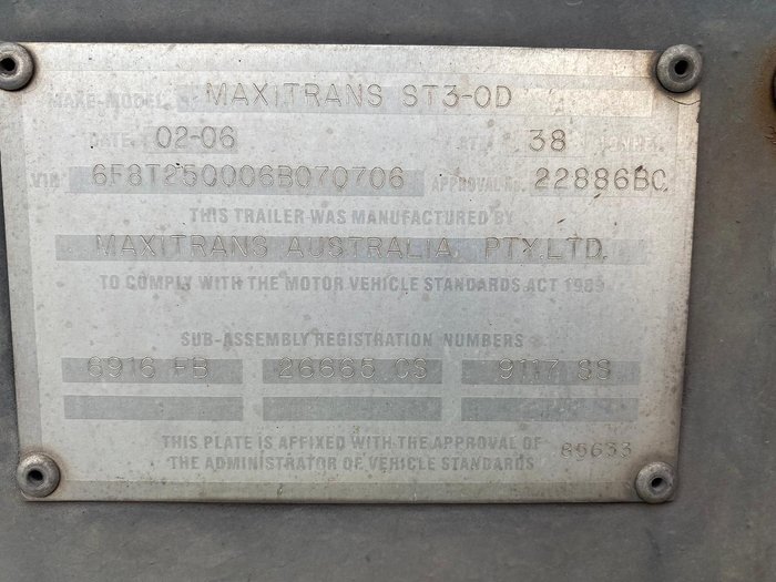 2006 Maxi Trans 24P Freezer Van White