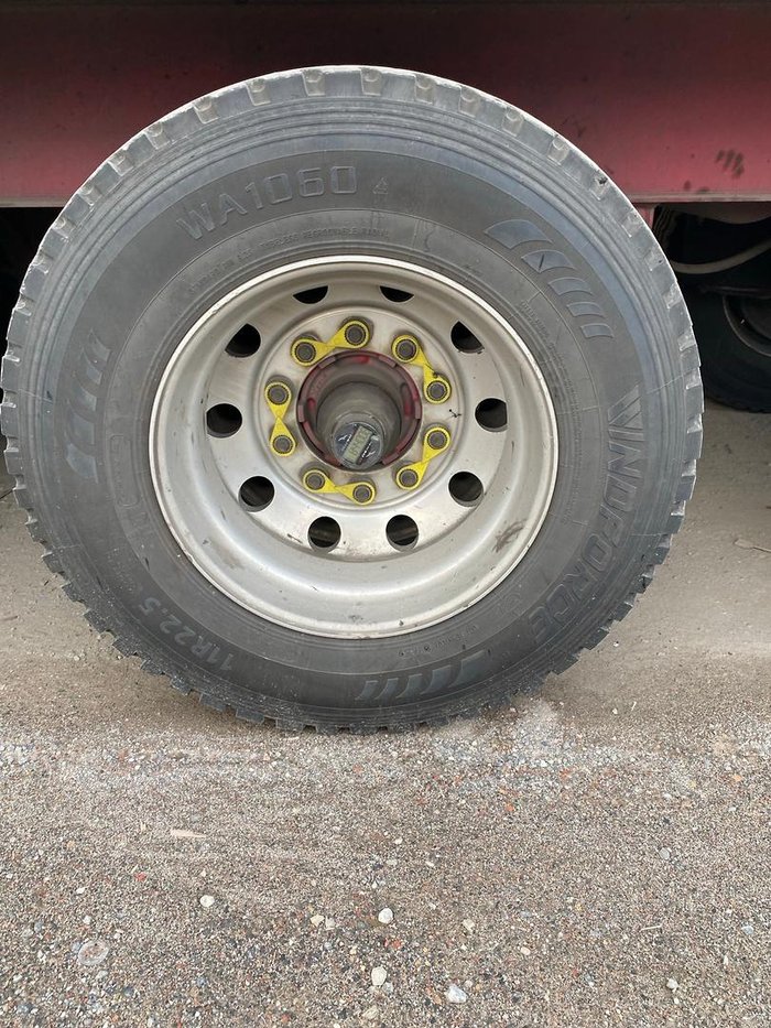 2006 Maxi Trans 24P Freezer Van White