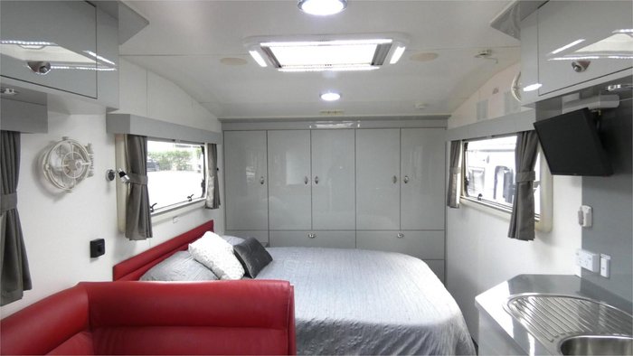 2017 Goldstream 2150 Series White