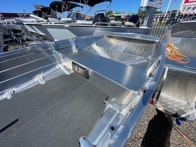 2025 Stacer 379 Territory Striker