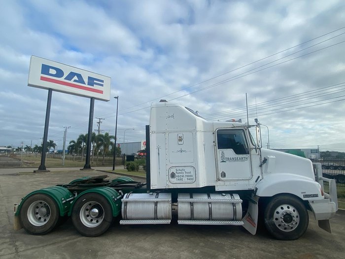 1998 Kenworth T401 white