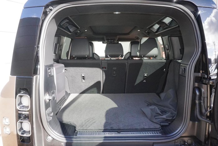 2024 Land Rover Defender 110 P635 OCTA