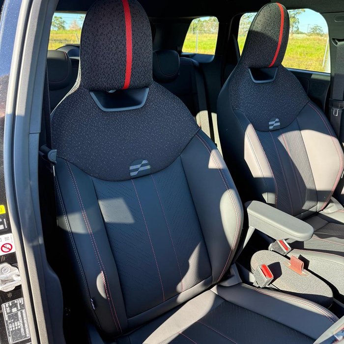 2025 MINI Aceman JCW E Favoured