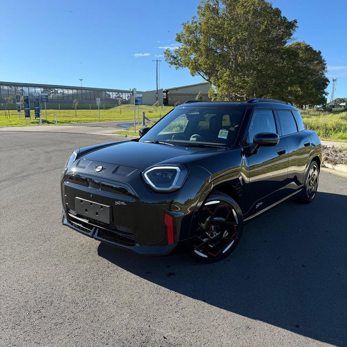 2025 MINI Aceman JCW E Favoured