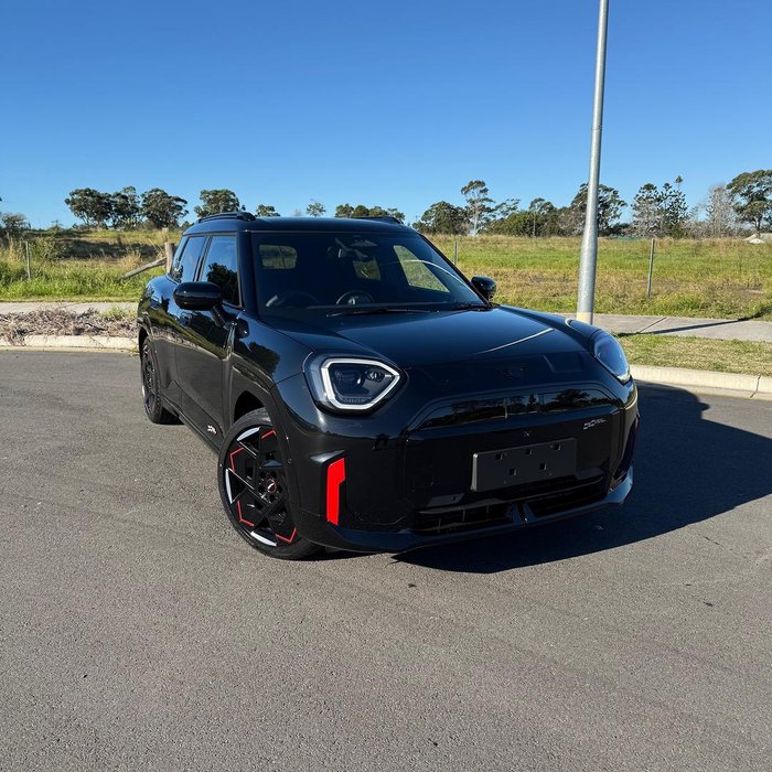 2025 MINI Aceman JCW E Favoured