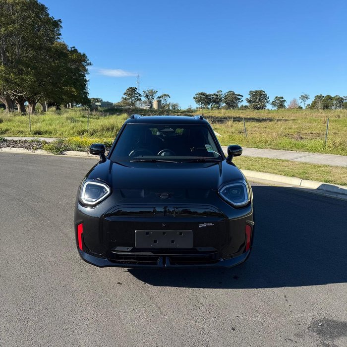 2025 MINI Aceman JCW E Favoured