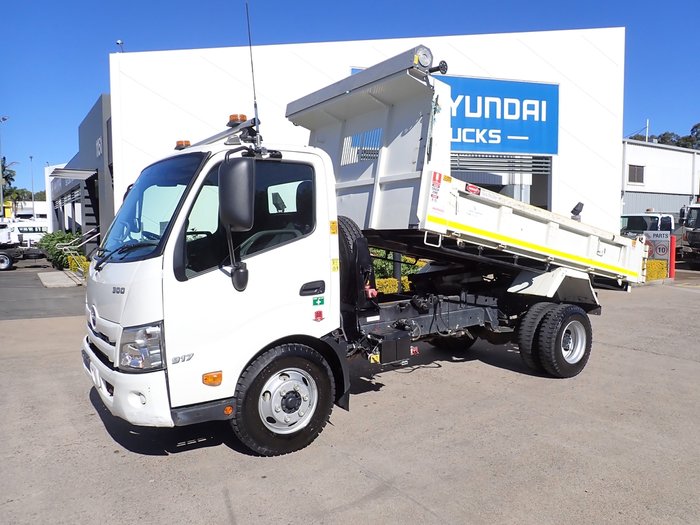 2022 HINO DUTRO 917 WHITE