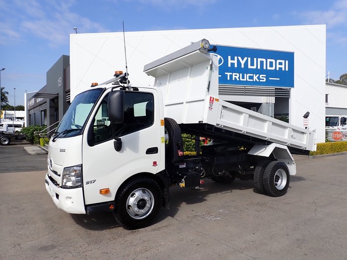 2022 HINO DUTRO 917 WHITE