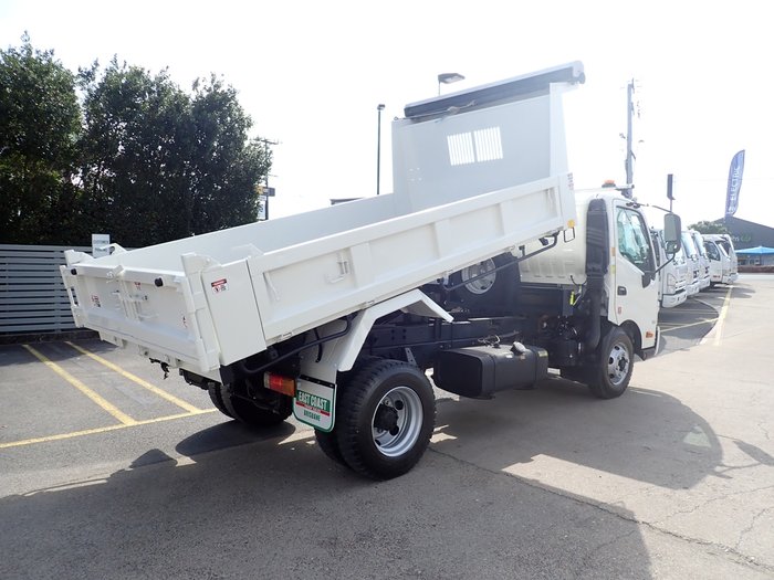 2022 HINO DUTRO 917 WHITE
