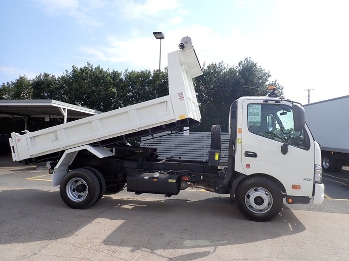 2022 HINO DUTRO 917 WHITE