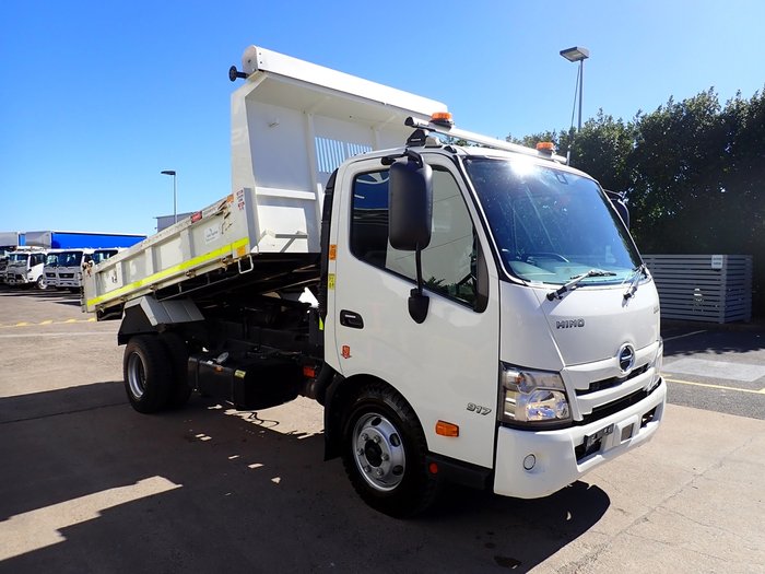 2022 HINO DUTRO 917 WHITE