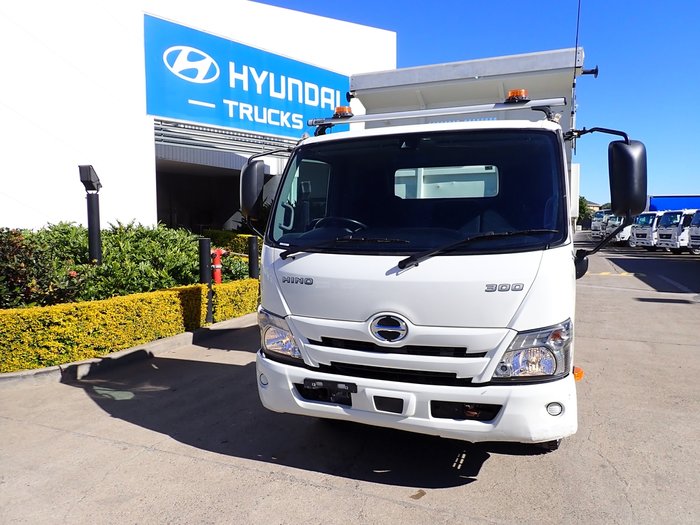 2022 HINO DUTRO 917 WHITE