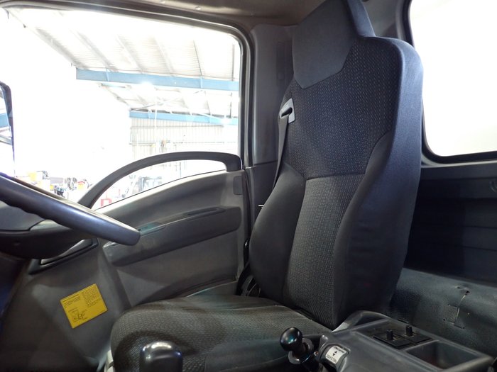 2018 ISUZU FRR 500 WHITE