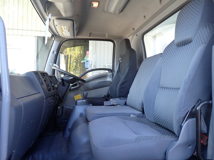 2018 ISUZU FRR 500 WHITE