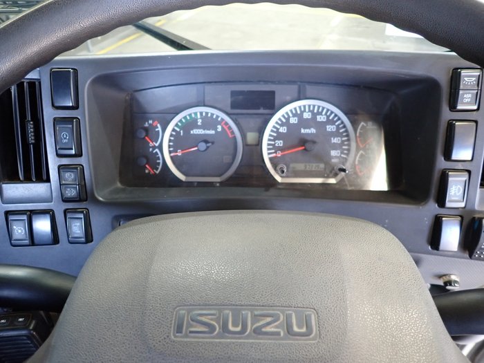 2018 ISUZU FRR 500 WHITE
