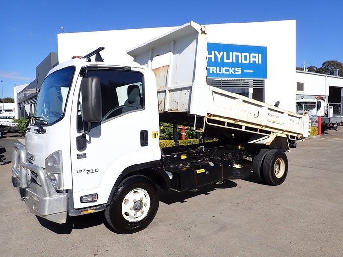 2018 ISUZU FRR 500 WHITE