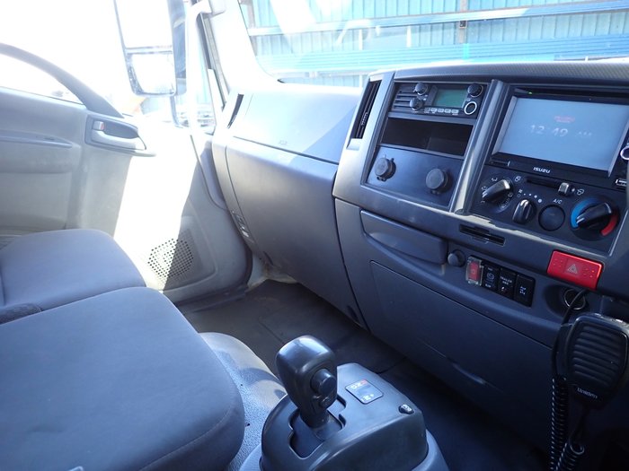 2018 ISUZU FRR 500 WHITE
