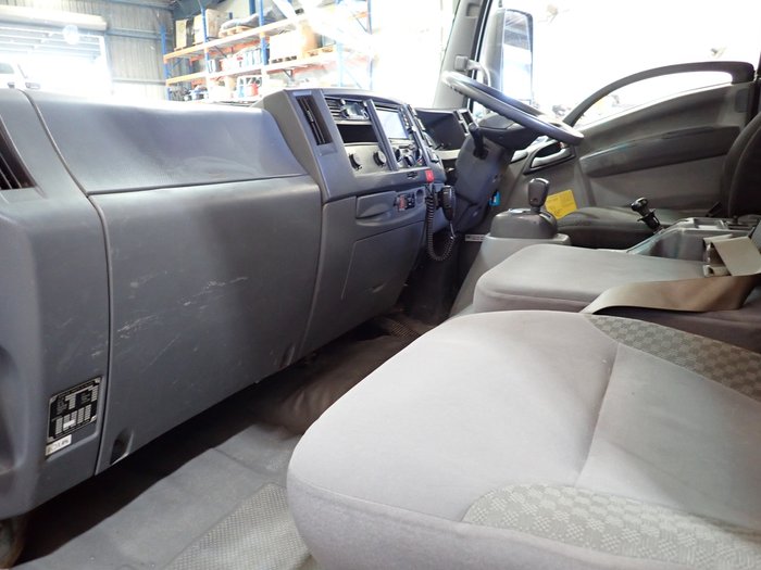 2018 ISUZU FRR 500 WHITE