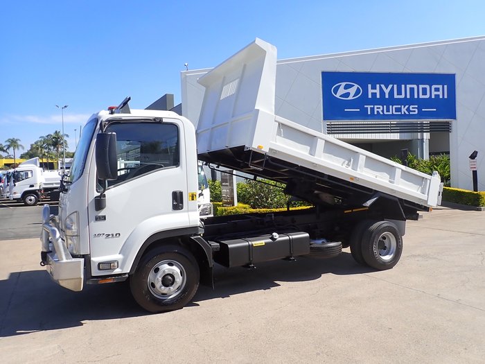 2018 ISUZU FRR 500 WHITE