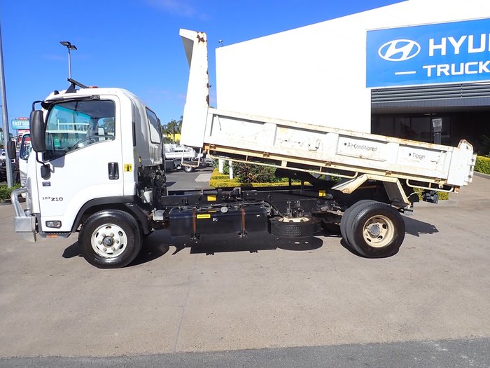 2018 ISUZU FRR 500 WHITE