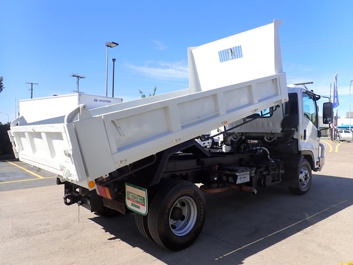 2018 ISUZU FRR 500 WHITE