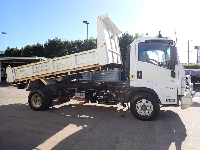 2018 ISUZU FRR 500 WHITE