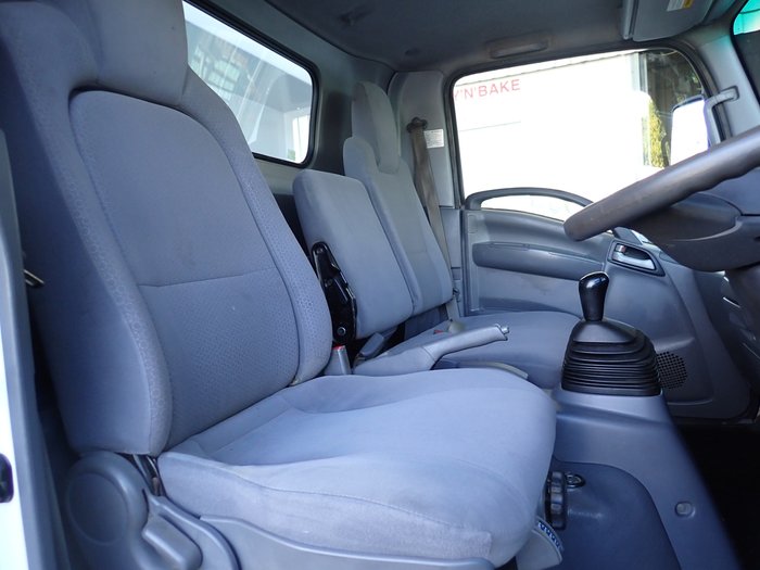 2017 ISUZU NPR 45-155 WHITE