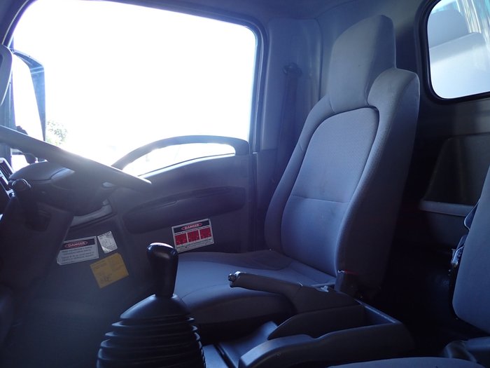 2017 ISUZU NPR 45-155 WHITE