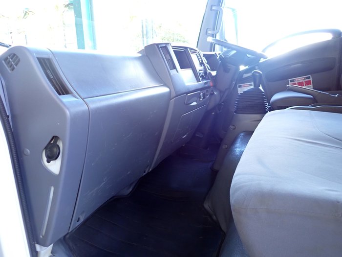 2017 ISUZU NPR 45-155 WHITE