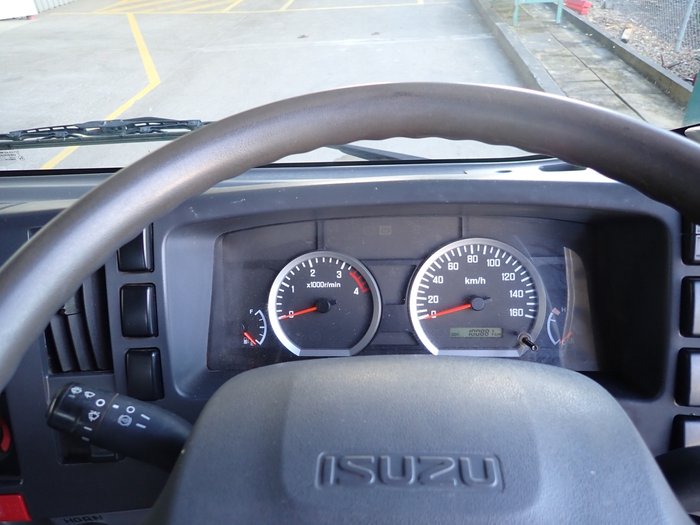 2017 ISUZU NPR 45-155 WHITE