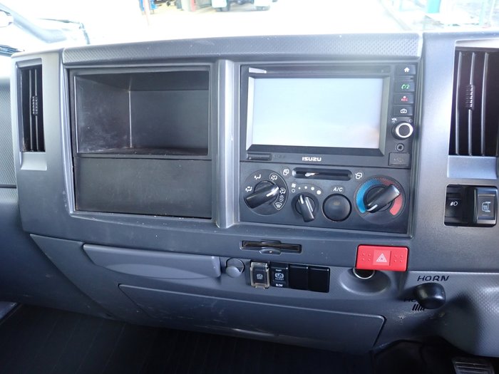 2017 ISUZU NPR 45-155 WHITE