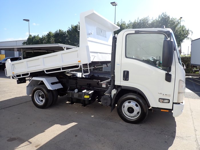 2017 ISUZU NPR 45-155 WHITE