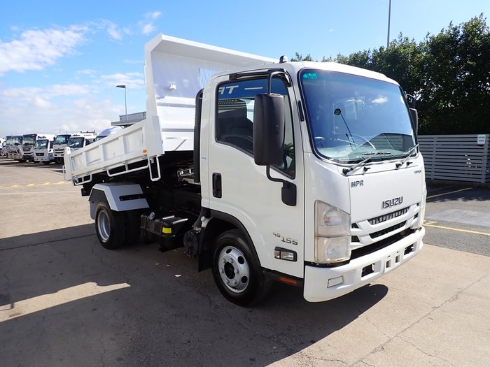 2017 ISUZU NPR 45-155 WHITE