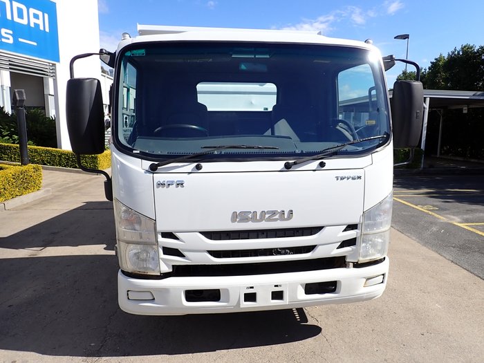 2017 ISUZU NPR 45-155 WHITE