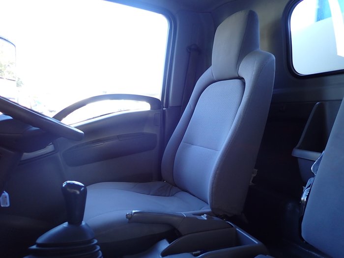 2016 ISUZU NPR 45-155 WHITE
