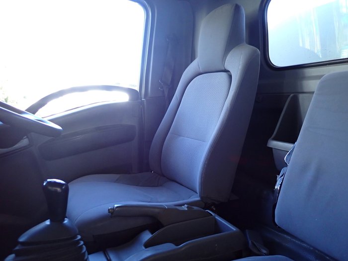 2016 ISUZU NPR 45-155 WHITE